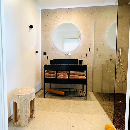 Appartement T3 Lumineux Traversant Totalement Neuf En Face De La Plage Front De Mer Vue Sur Les Iles Vue Mer Panoramique Assuree Residence De La Plage Centre Ville Du Lavandou 3Eme Etage Avec Ascenseur Appartement T3 르 라방두 외부 사진