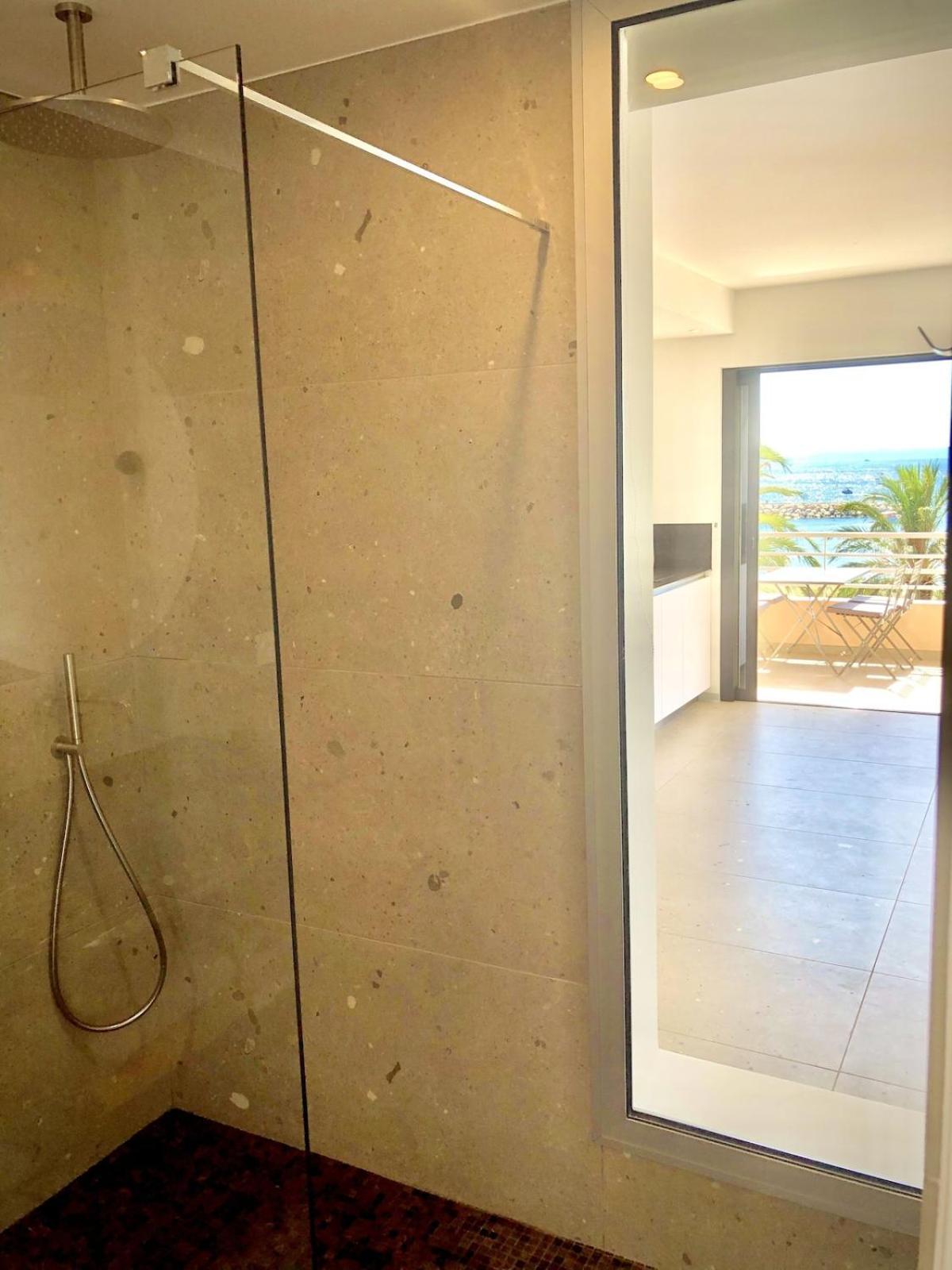 Appartement T3 Lumineux Traversant Totalement Neuf En Face De La Plage Front De Mer Vue Sur Les Iles Vue Mer Panoramique Assuree Residence De La Plage Centre Ville Du Lavandou 3Eme Etage Avec Ascenseur Appartement T3 르 라방두 외부 사진