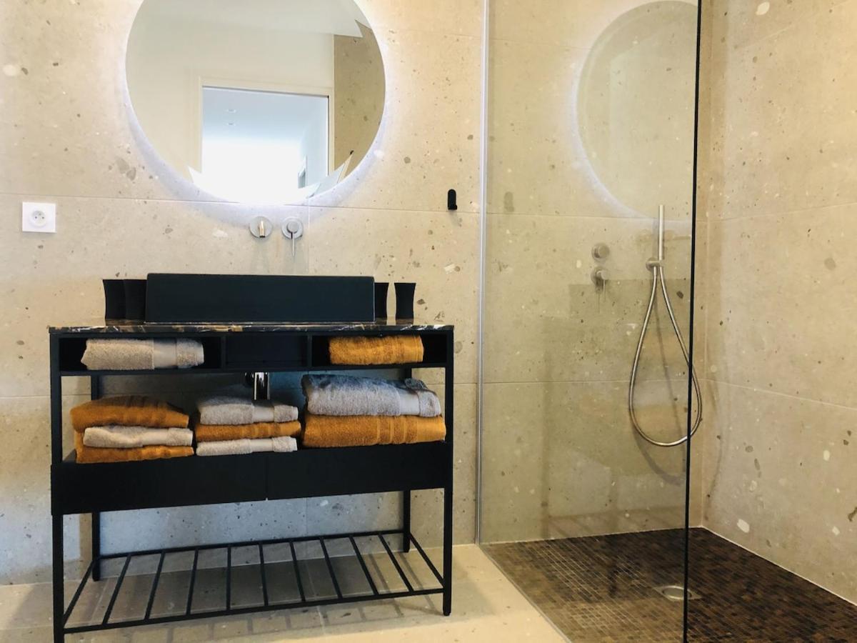 Appartement T3 Lumineux Traversant Totalement Neuf En Face De La Plage Front De Mer Vue Sur Les Iles Vue Mer Panoramique Assuree Residence De La Plage Centre Ville Du Lavandou 3Eme Etage Avec Ascenseur Appartement T3 르 라방두 외부 사진