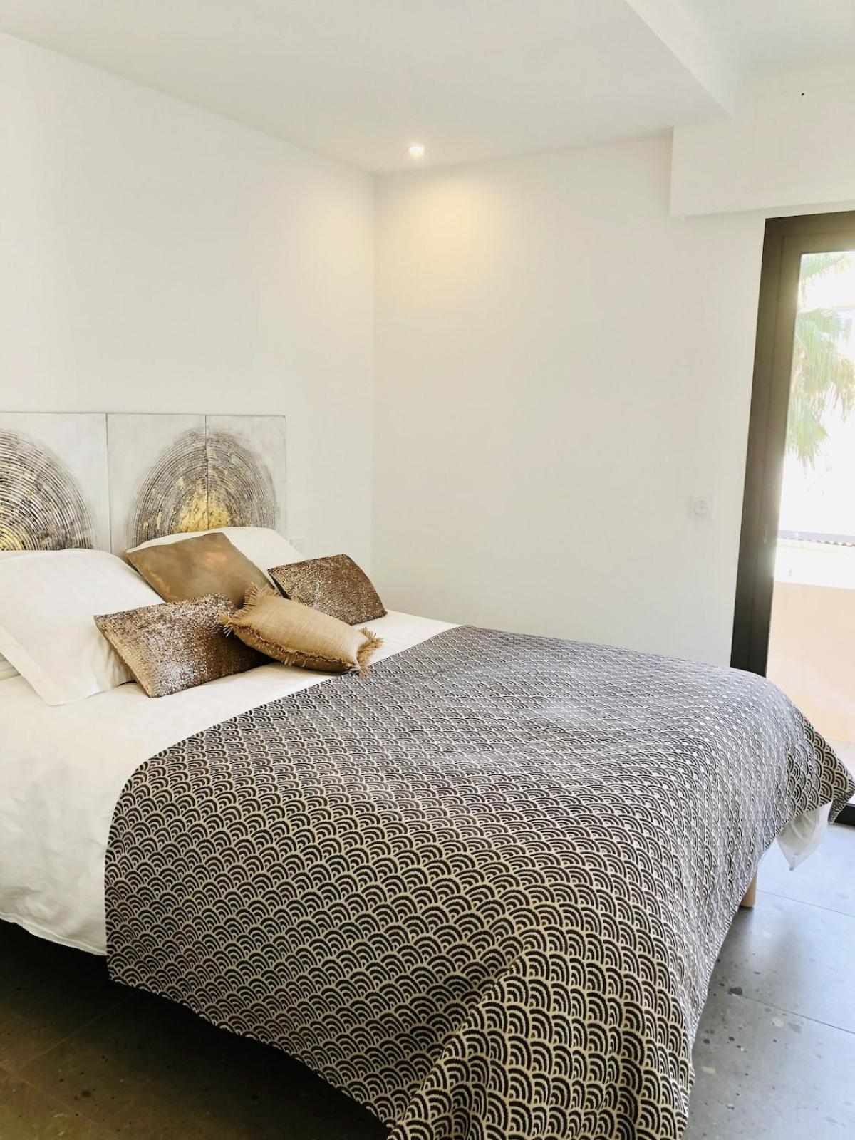 Appartement T3 Lumineux Traversant Totalement Neuf En Face De La Plage Front De Mer Vue Sur Les Iles Vue Mer Panoramique Assuree Residence De La Plage Centre Ville Du Lavandou 3Eme Etage Avec Ascenseur Appartement T3 르 라방두 외부 사진