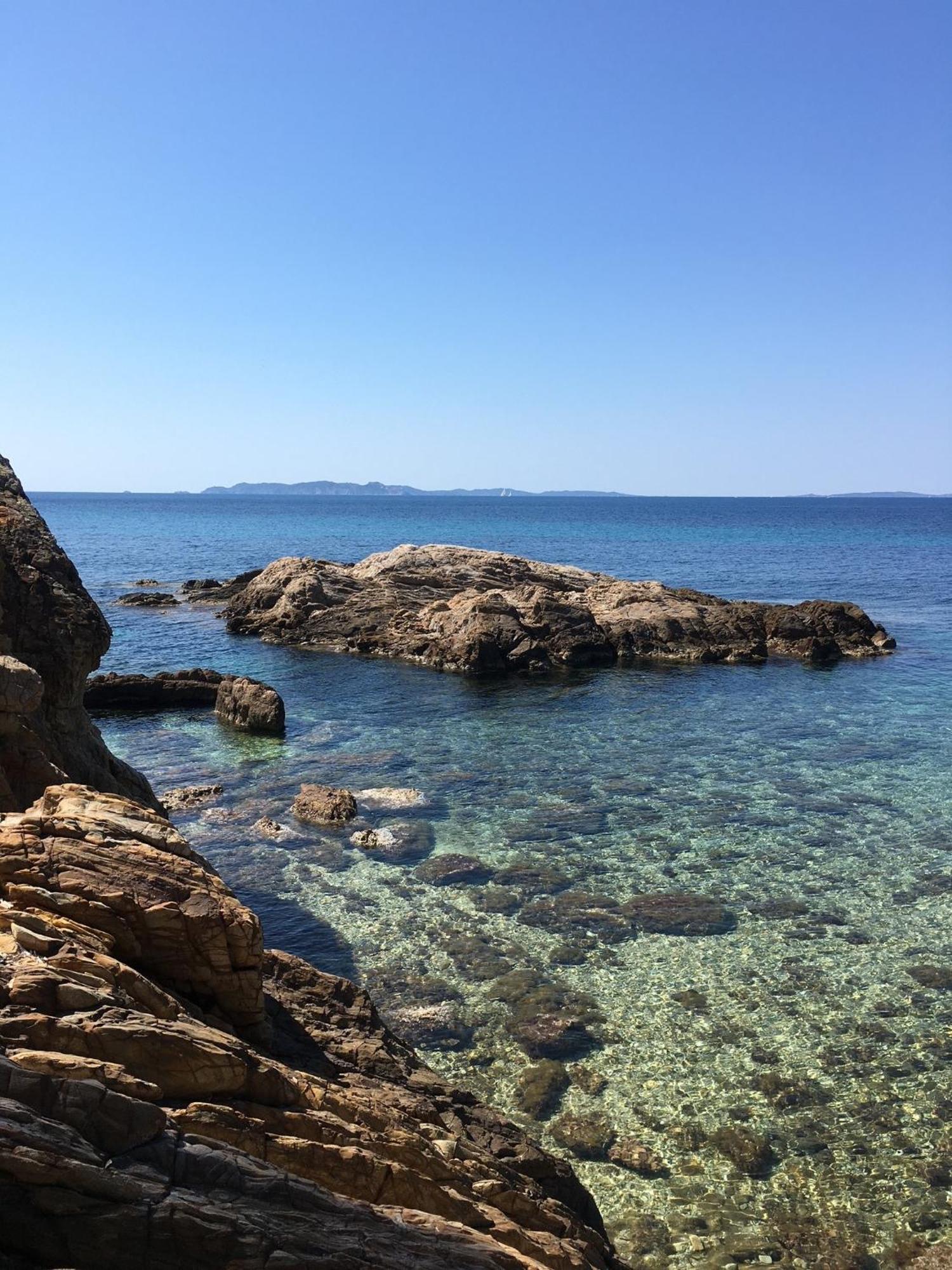 Appartement T3 Lumineux Traversant Totalement Neuf En Face De La Plage Front De Mer Vue Sur Les Iles Vue Mer Panoramique Assuree Residence De La Plage Centre Ville Du Lavandou 3Eme Etage Avec Ascenseur Appartement T3 르 라방두 외부 사진