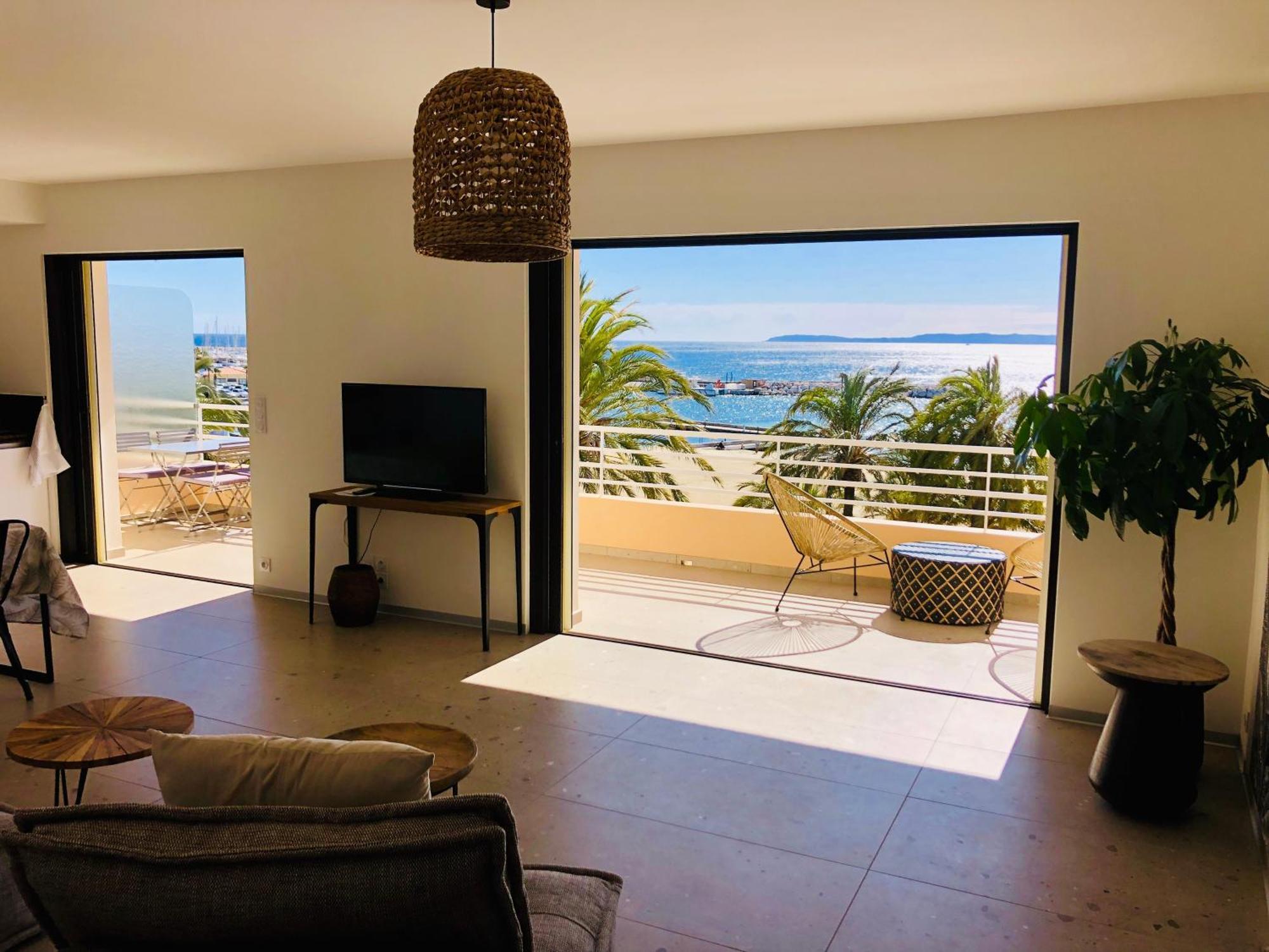 Appartement T3 Lumineux Traversant Totalement Neuf En Face De La Plage Front De Mer Vue Sur Les Iles Vue Mer Panoramique Assuree Residence De La Plage Centre Ville Du Lavandou 3Eme Etage Avec Ascenseur Appartement T3 르 라방두 외부 사진