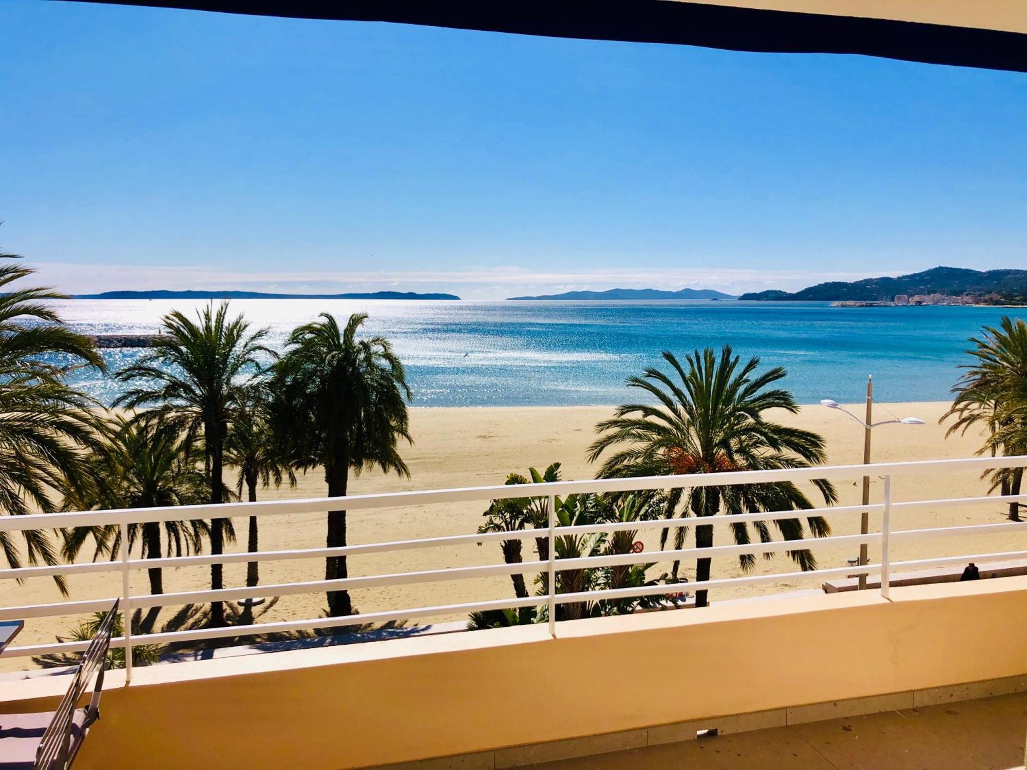 Appartement T3 Lumineux Traversant Totalement Neuf En Face De La Plage Front De Mer Vue Sur Les Iles Vue Mer Panoramique Assuree Residence De La Plage Centre Ville Du Lavandou 3Eme Etage Avec Ascenseur Appartement T3 르 라방두 외부 사진