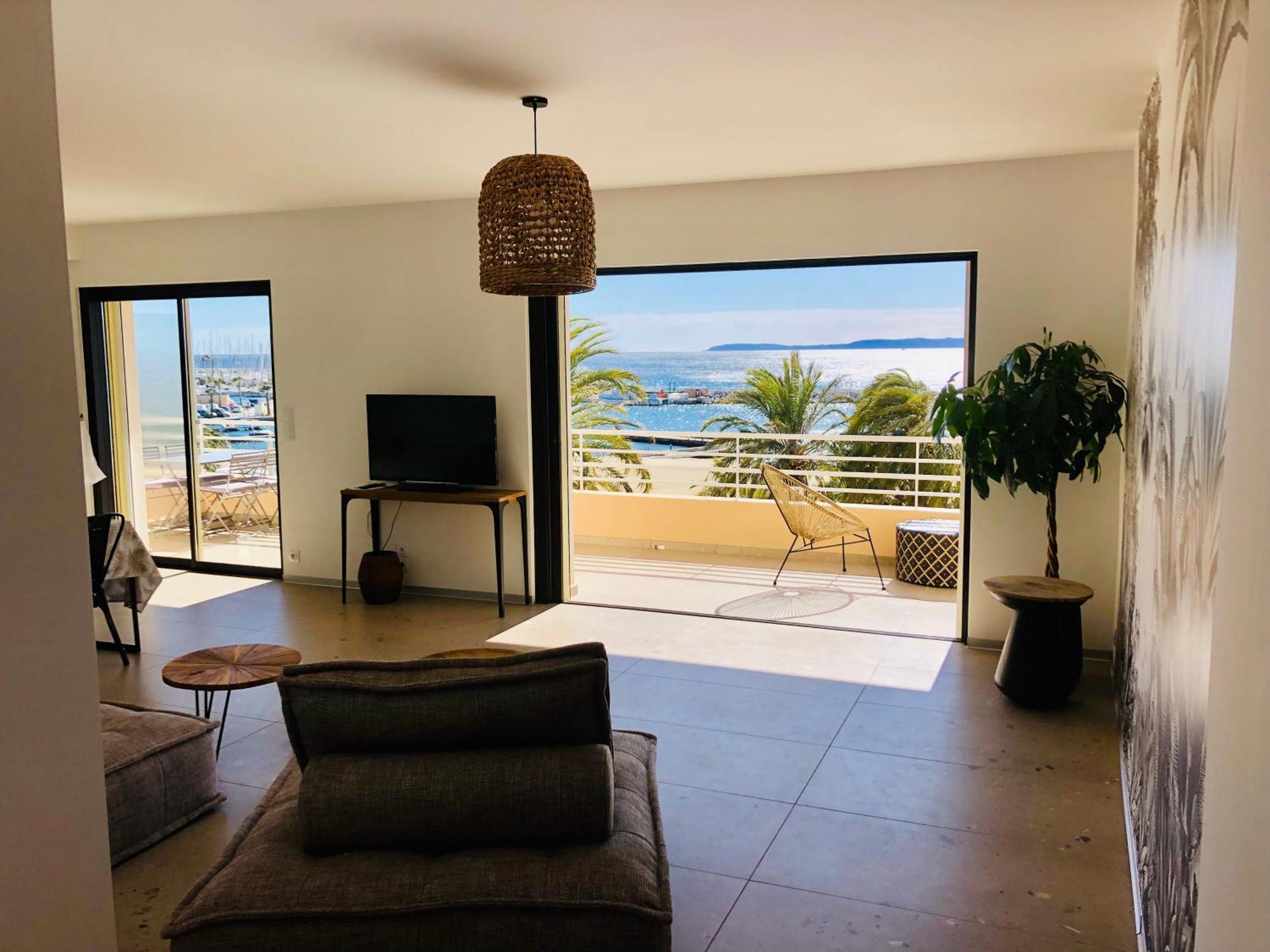 Appartement T3 Lumineux Traversant Totalement Neuf En Face De La Plage Front De Mer Vue Sur Les Iles Vue Mer Panoramique Assuree Residence De La Plage Centre Ville Du Lavandou 3Eme Etage Avec Ascenseur Appartement T3 르 라방두 외부 사진